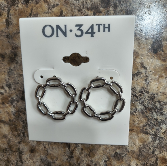 ON 34th Elegant Silver Hoop Chain Link Circle Earrings - Picture 1 of 2